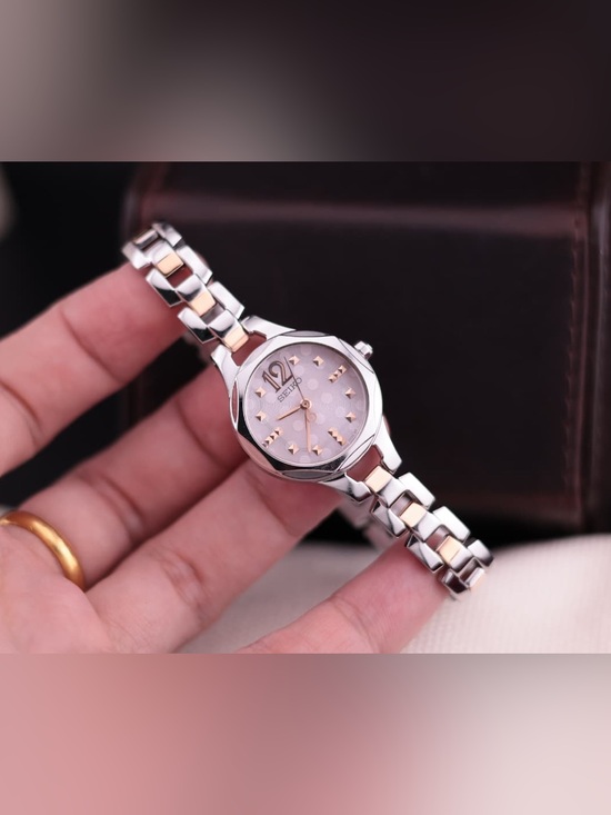 Y2K 2010 Seiko Quartz V111-0BG0 Women’s Watch main image 10